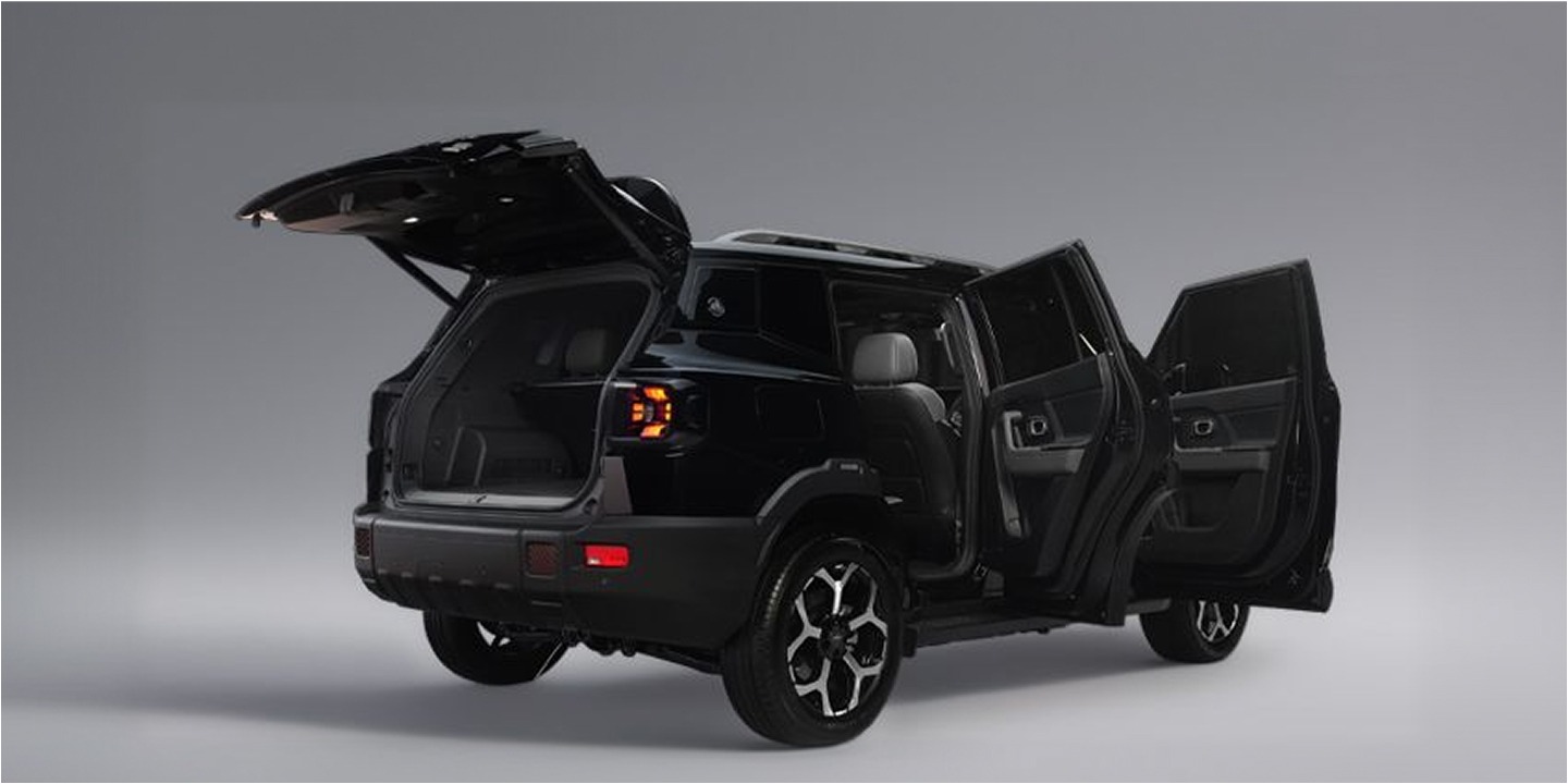 04-1,455L Luggage Space & 45 Storage Areas