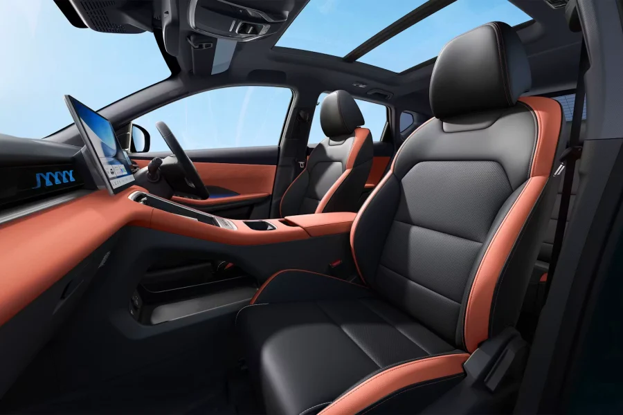 1782975931-coolray-frontseat